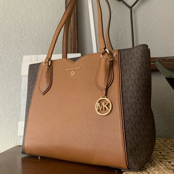 New MK tote ♥️ - Picture 2 of 8
